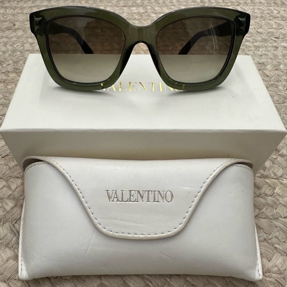 Valentino V699S green square sunglasses - new